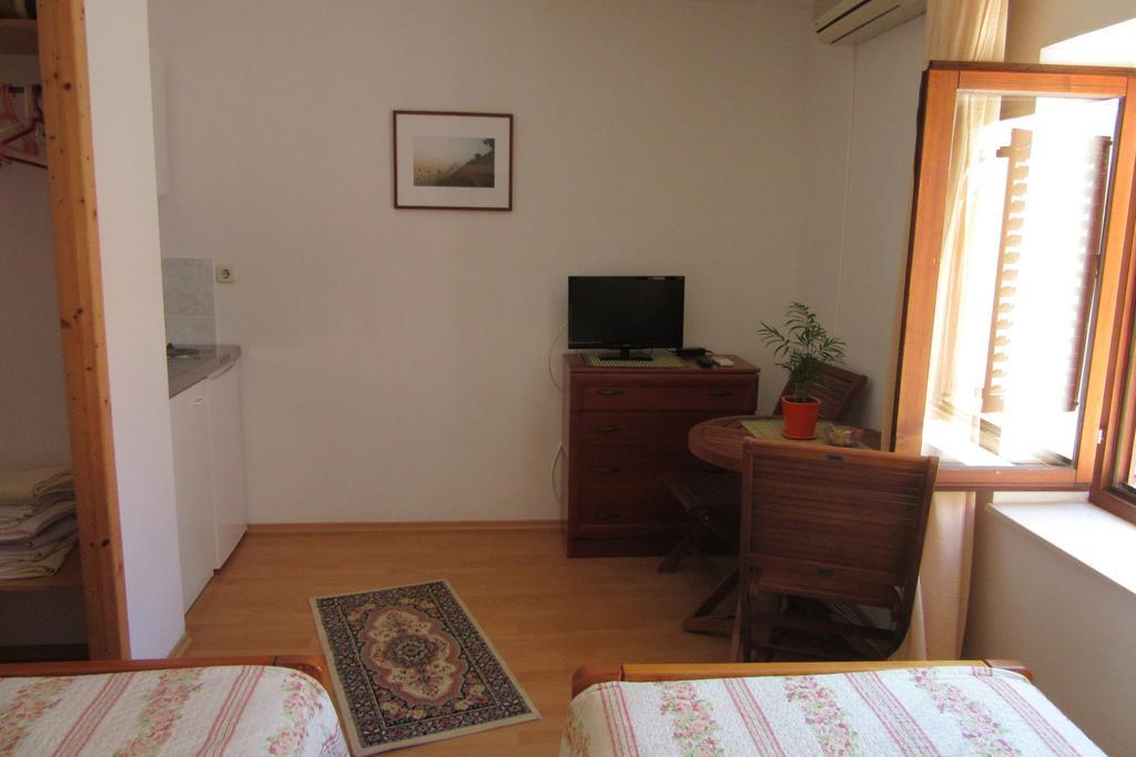 Dobra Apartments Trogir Buitenkant foto